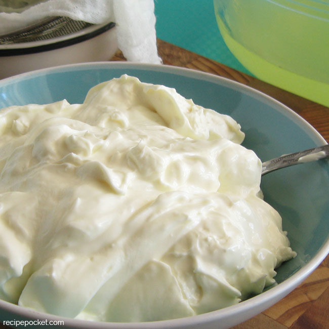 How to make thick creamy Greek yogurt at home.