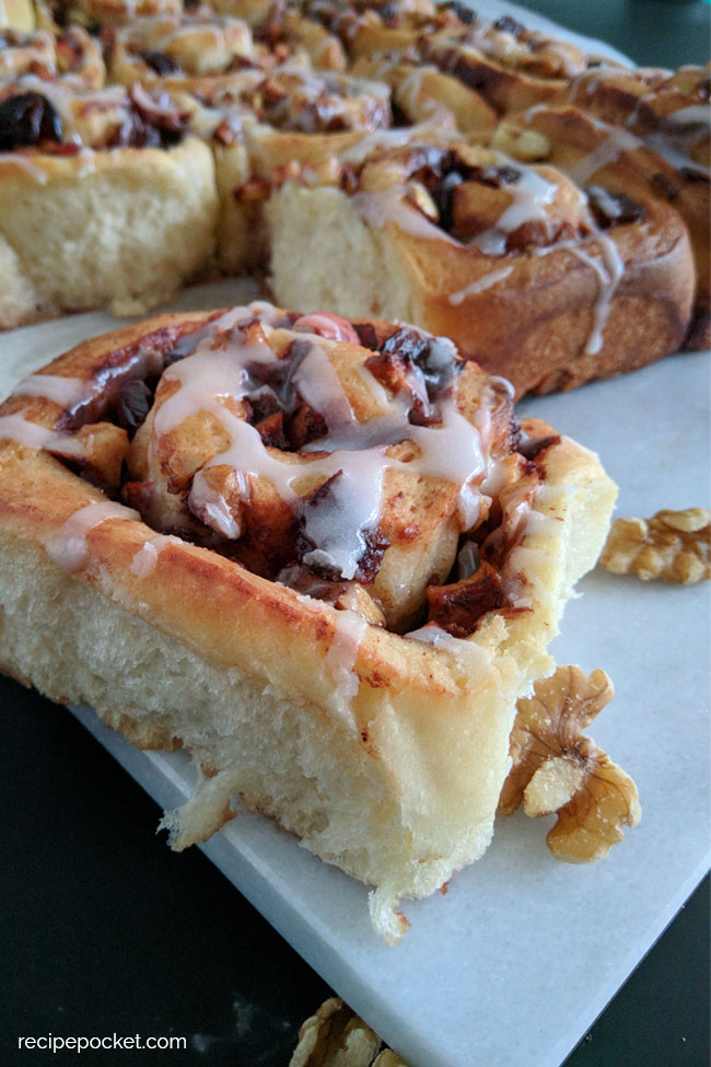 Apple cinnamon buns pull apart bread