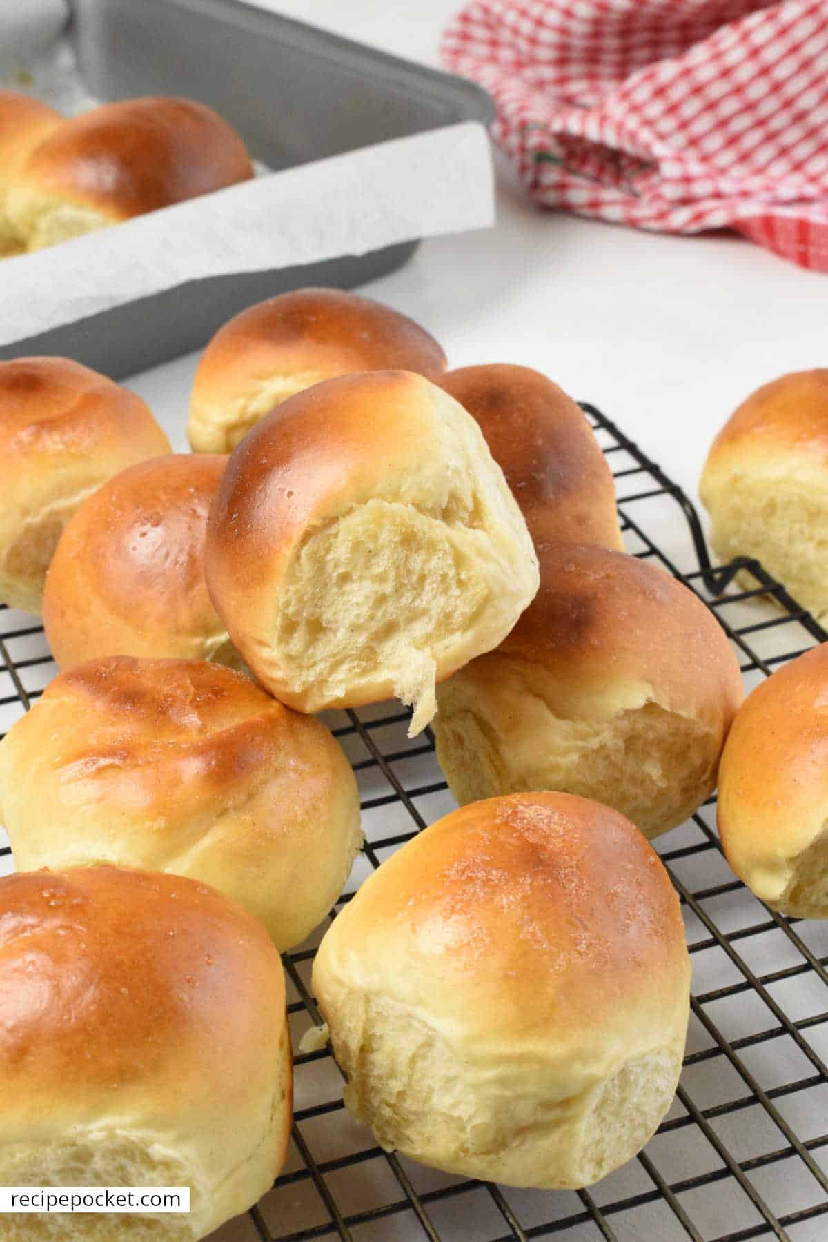 A pile of dinner rolls.