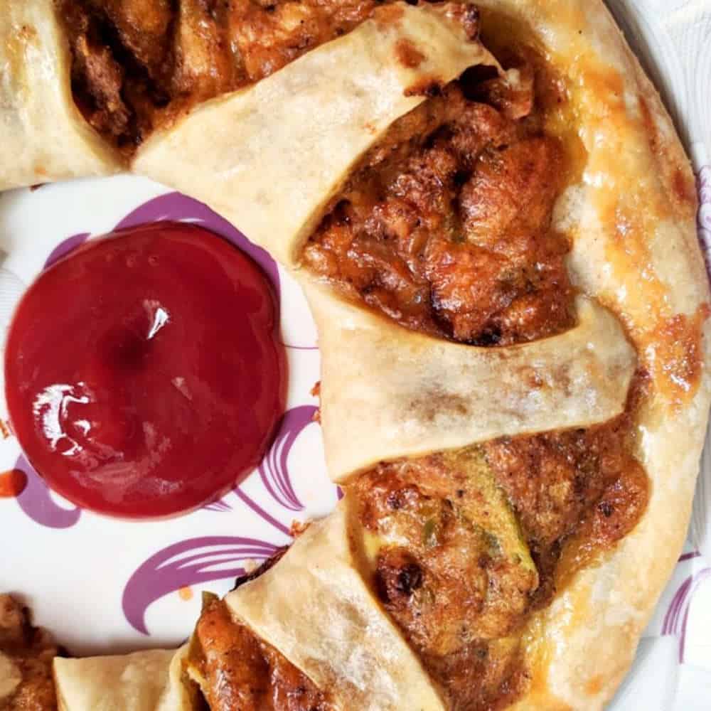 Chicken crescent ring with sauce.